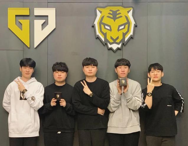 赛季中更有 赛季中更有